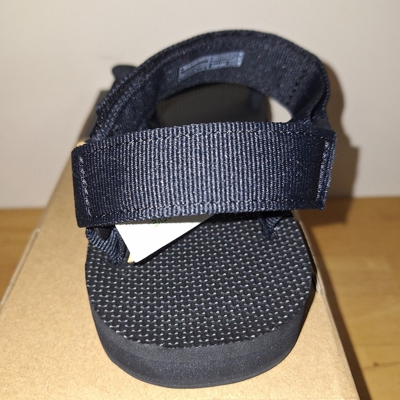 A pair of Teva M. Universal Urban 1004010/BLK. Sandals in a size 9. NWB - Picture 5 of 12